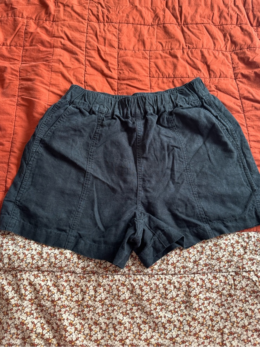 Black Women's Elastic-Waist Linen Casual Shorts